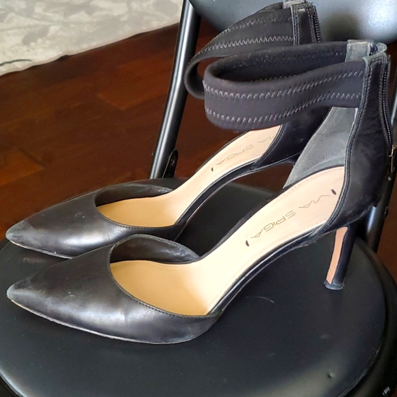 Black strappy heels - Picture 2 of 5